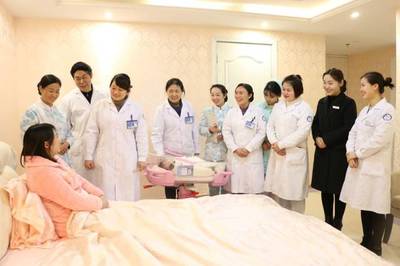 上萬元請月嫂還要提前半年約？不如來宜春仁德，體驗專業無憂的“月子女王”式母嬰護理